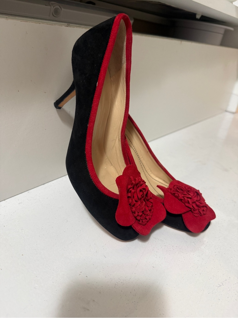 Kate Spade Black Suede Pumps with Red Trim and Floral Accent.Made in Italy - Picture 13 of 15